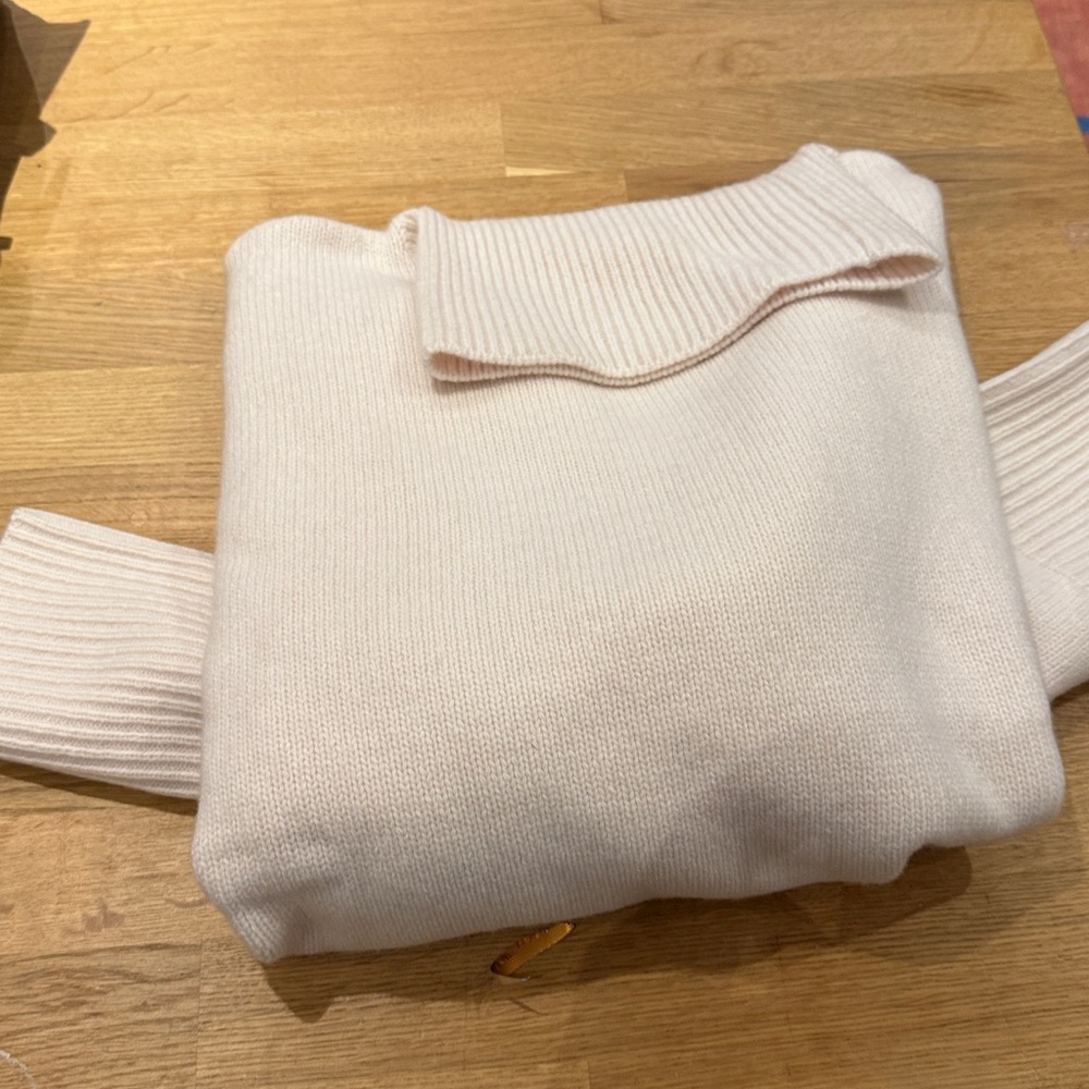 NWOT H&M Premium Cashmere and Wool Blend Turtleneck Sweater size medium - Picture 6 of 6